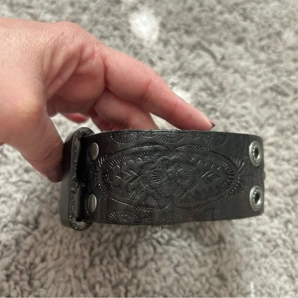 Genuine Leather Embellished Tooled Silver Buckle Floral Embossed Belt Sz L/XL - Picture 4 of 11